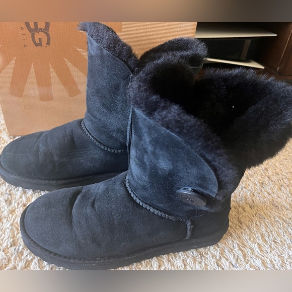 UGG Shoes - UGG Bailey Button
